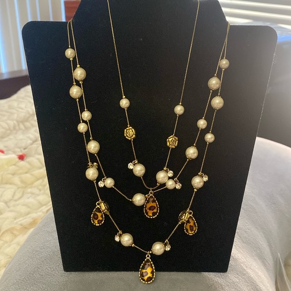 BETSEY JOHNSON Necklace Pearl Rhinestone Three Strand Gold Tone Chain Adjustable - Picture 2 of 6